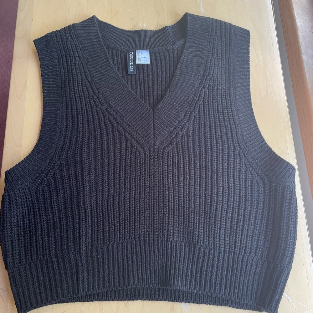 Black Sweater Vest | H&M